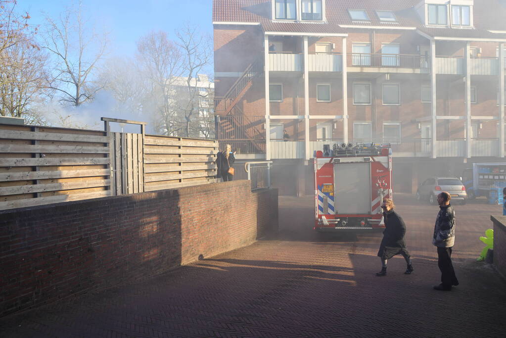 Veel rookontwikkeling bij uitslaande autobrand