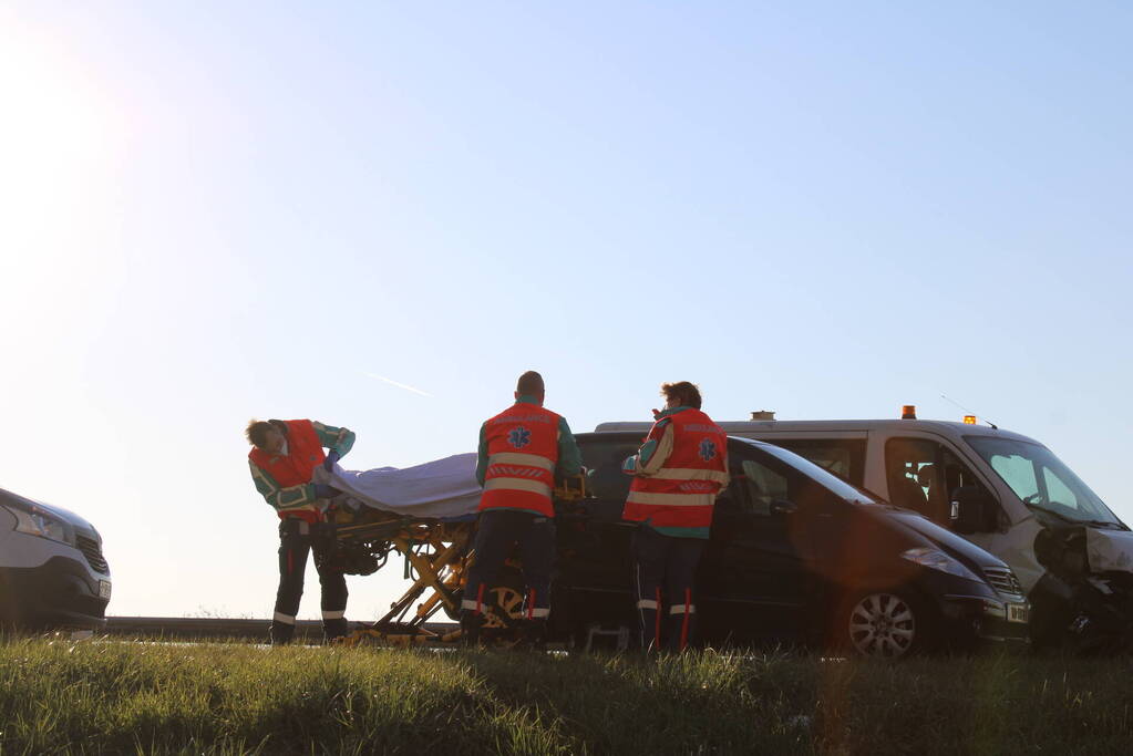 Inzittende bekneld na kettingbotsing