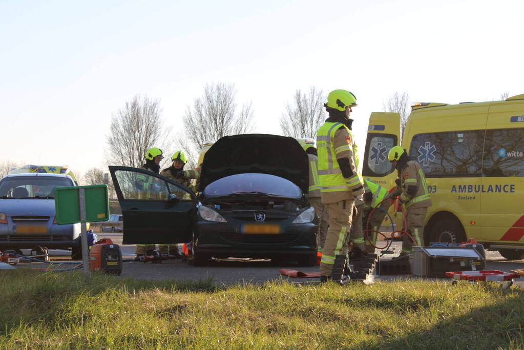 Inzittende bekneld na kettingbotsing