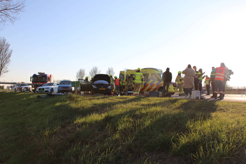 Inzittende bekneld na kettingbotsing
