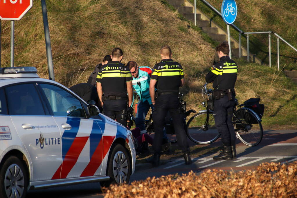 Moeder en kind gewond na val met fiets