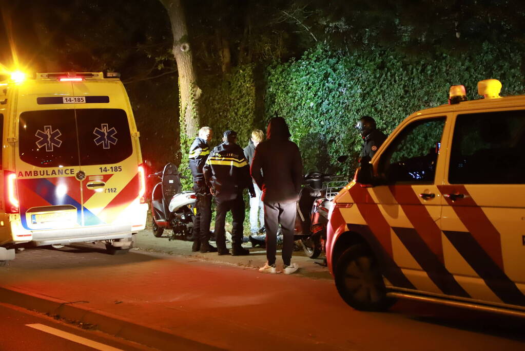 Schade na botsing tussen brommerrijders