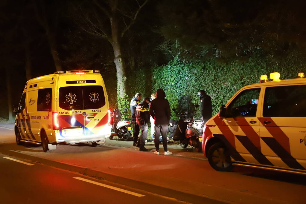 Schade na botsing tussen brommerrijders