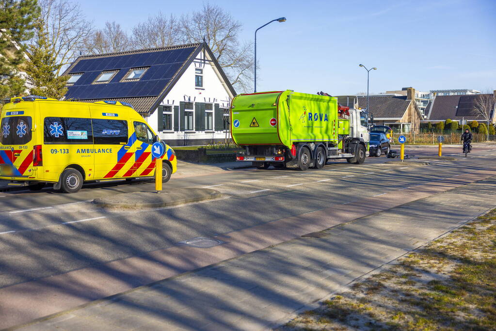 Fietsster gewond bij aanrijding met auto