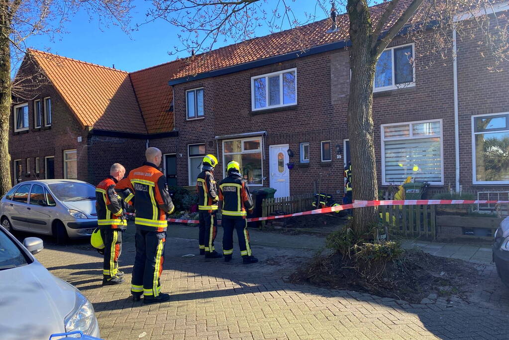 Gasleiding geraakt bij graafwerkzaamheden in voortuin van woning