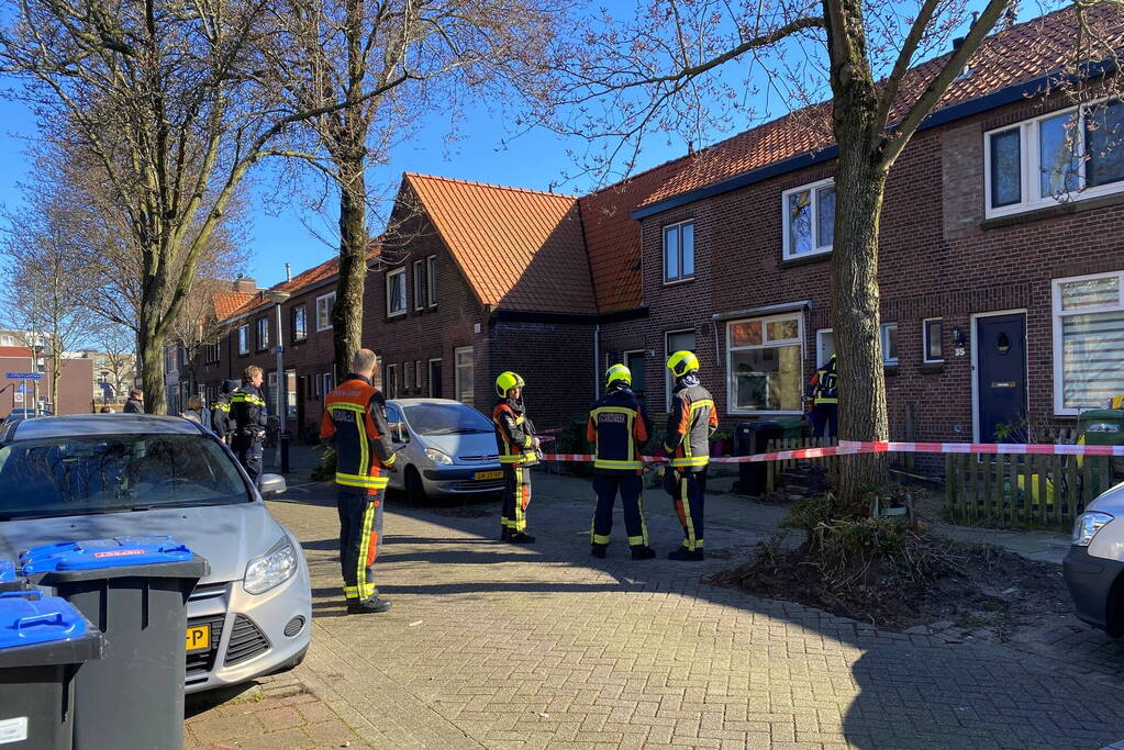 Gasleiding geraakt bij graafwerkzaamheden in voortuin van woning