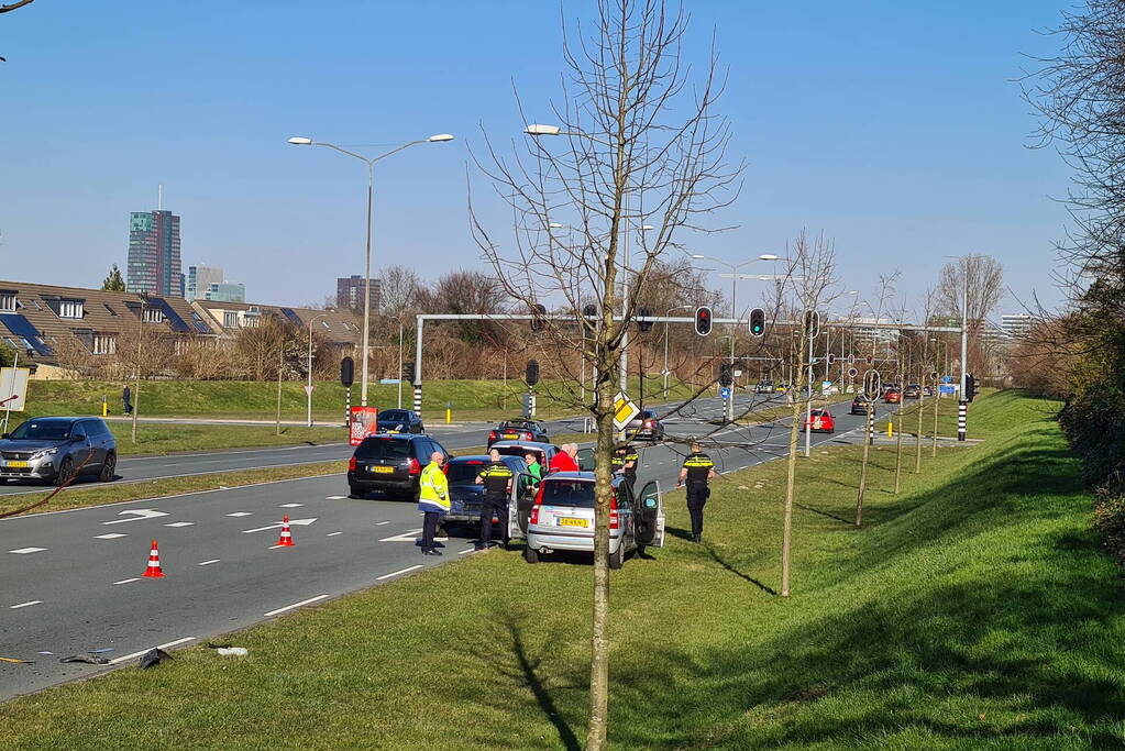 Kop-staart botsing zorgt voor veel schade