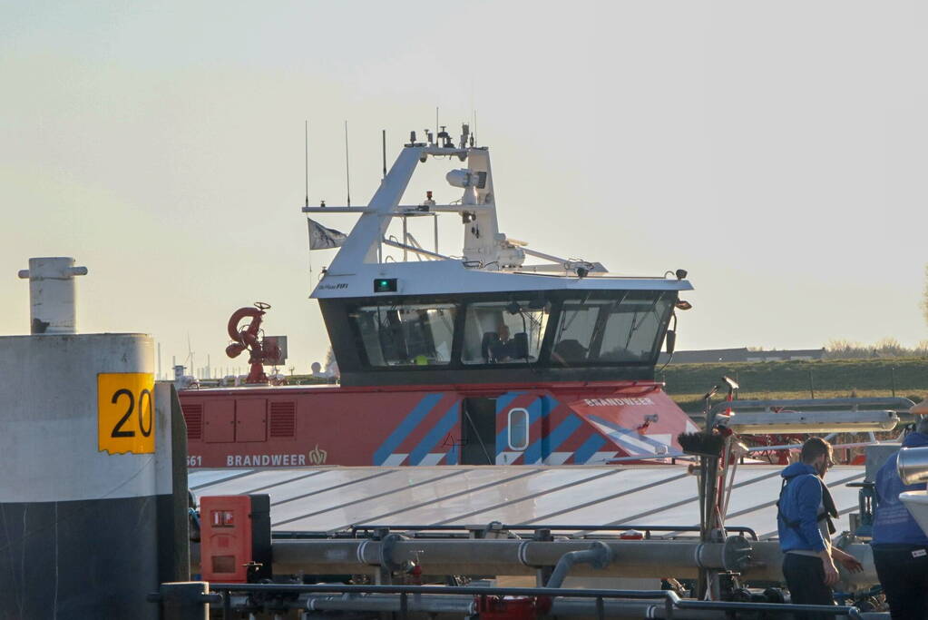 Schip stuurloos na problemen in machinekamer