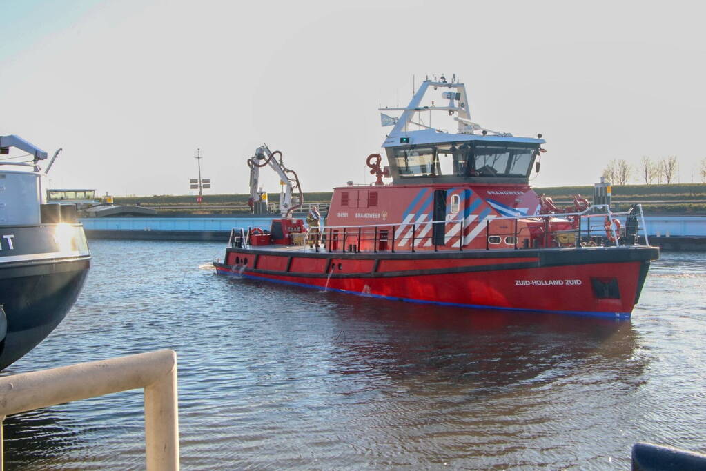 Schip stuurloos na problemen in machinekamer