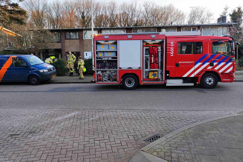 Brandweer verricht metingen bij gaslekkage