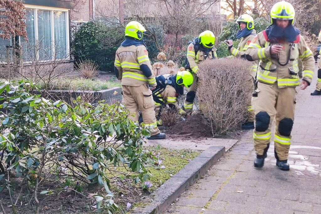 Brandweer verricht metingen bij gaslekkage