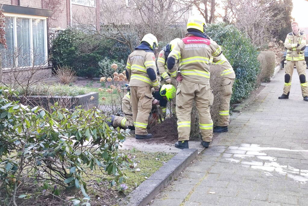 Brandweer verricht metingen bij gaslekkage