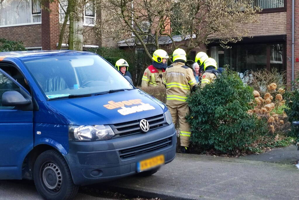 Brandweer verricht metingen bij gaslekkage