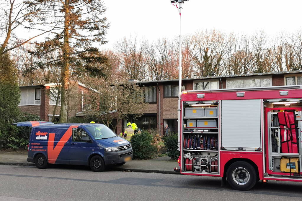 Brandweer verricht metingen bij gaslekkage