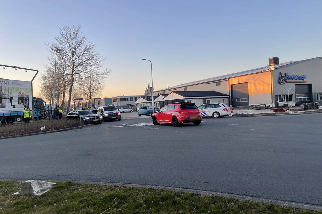 Schade na botsing op kruising