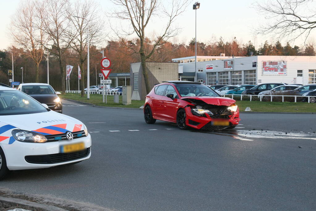 Schade na botsing op kruising