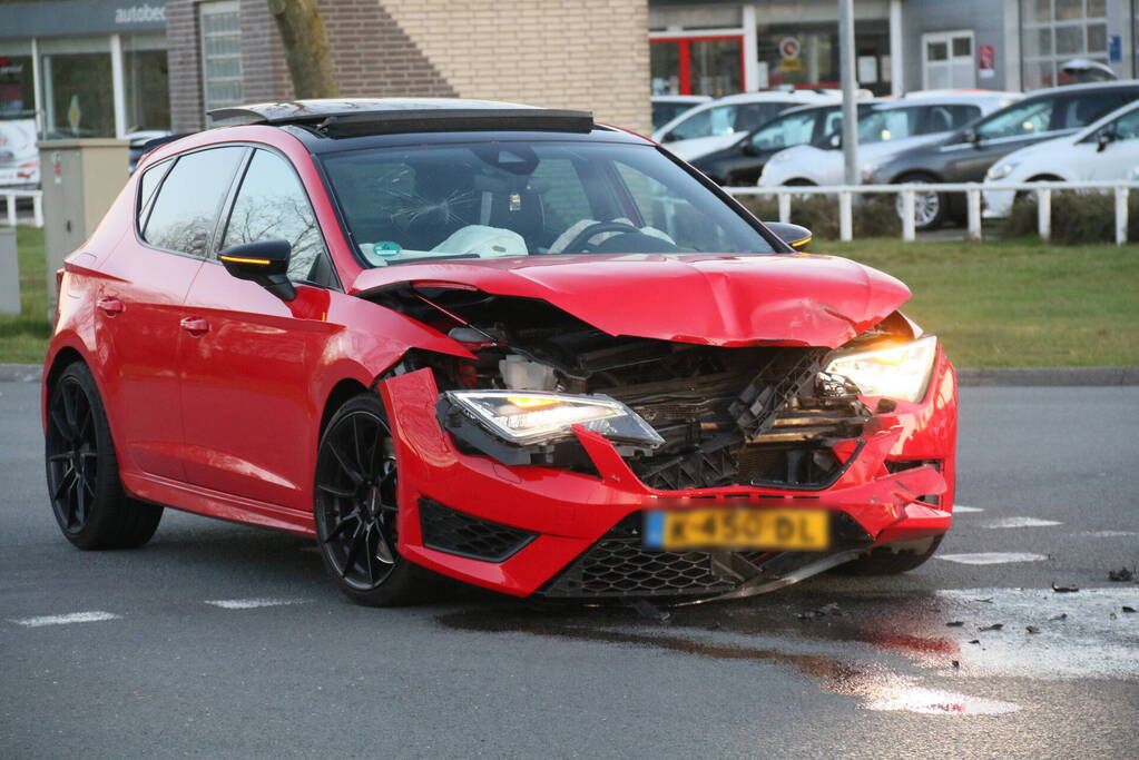 Schade na botsing op kruising