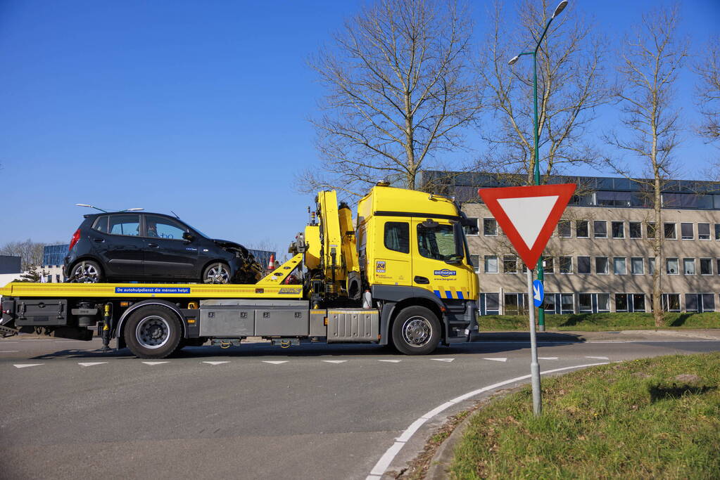 Auto loopt flinke schade op na botsing