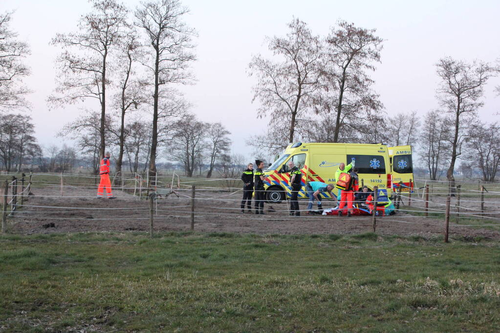Persoon ernstig gewond na trap van paard