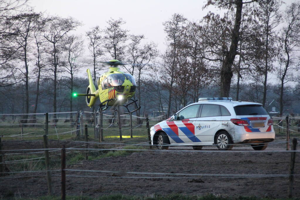 Persoon ernstig gewond na trap van paard