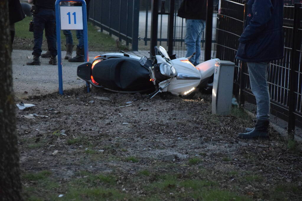 Gewonden bij ongeval tussen auto en motorscooter