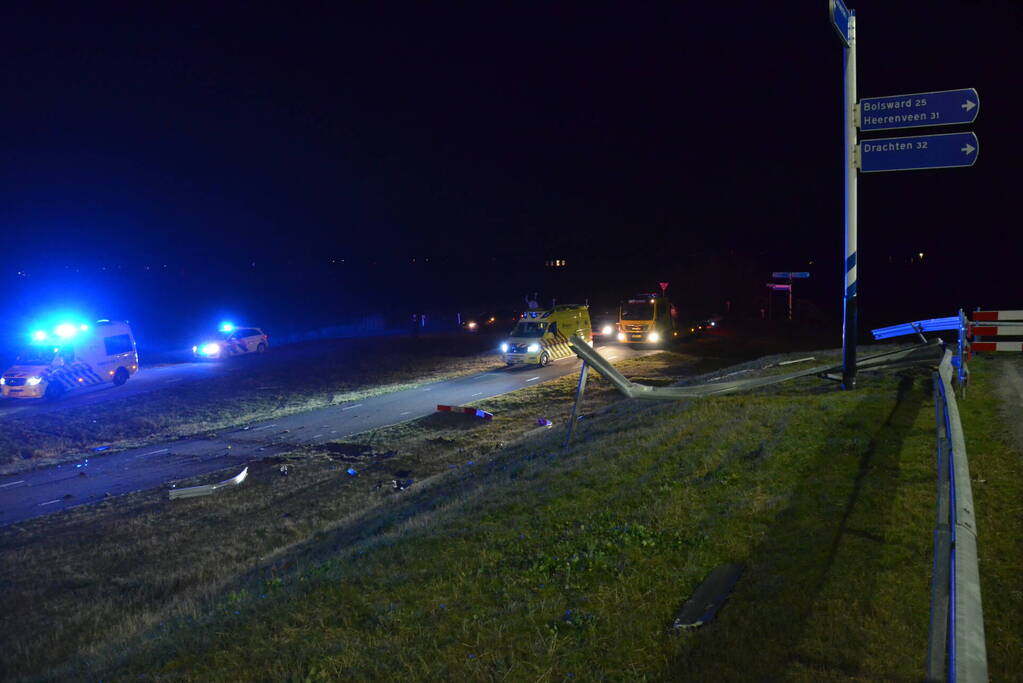 Bestuurder verliest macht over stuur en rijdt van talud