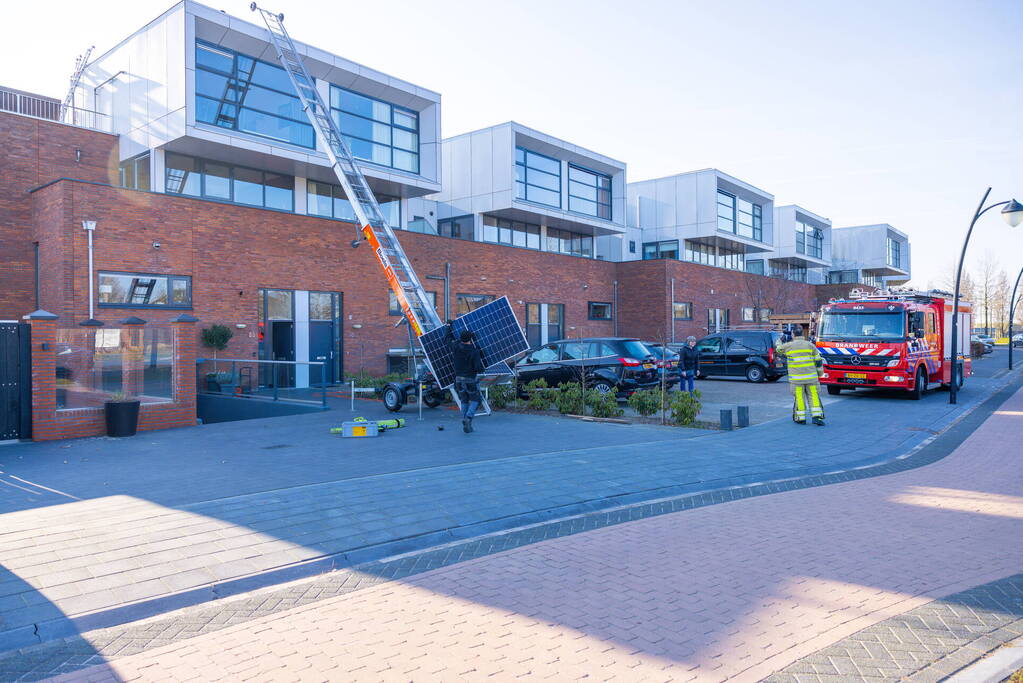 Brand in dakisolatie van woning tijdens werkzaamheden