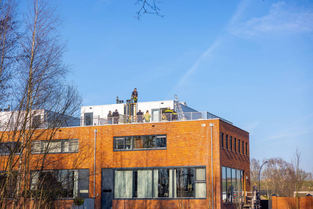 Brand in dakisolatie van woning tijdens werkzaamheden