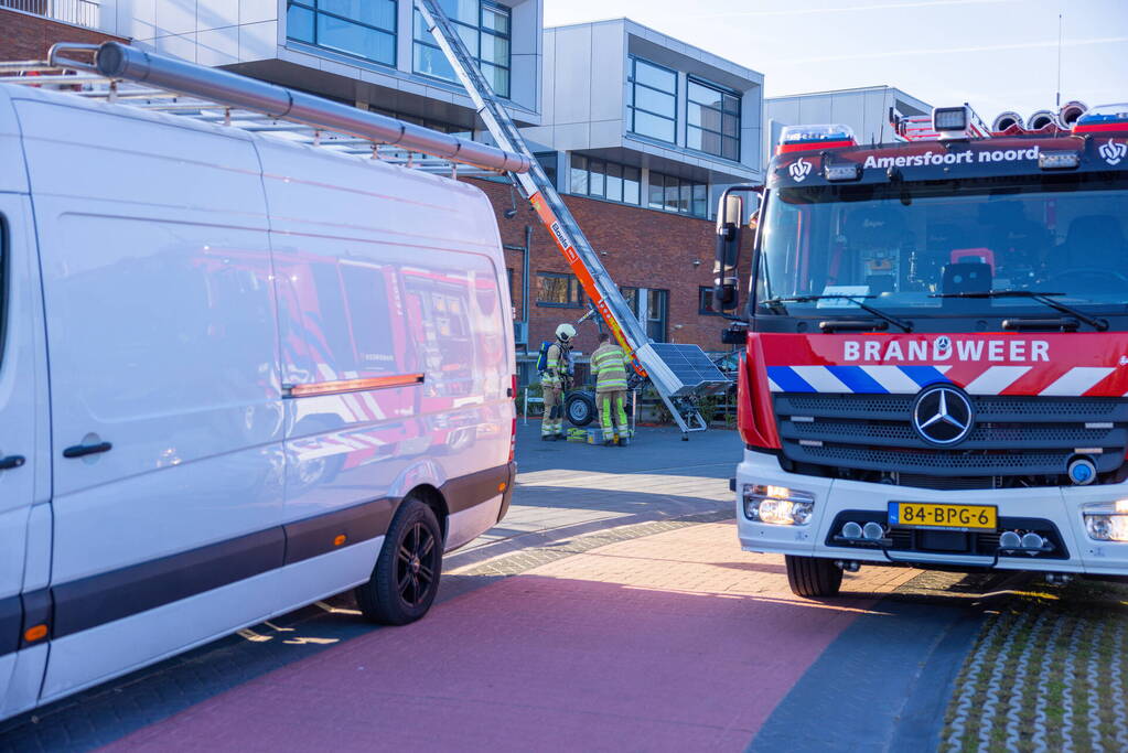 Brand in dakisolatie van woning tijdens werkzaamheden