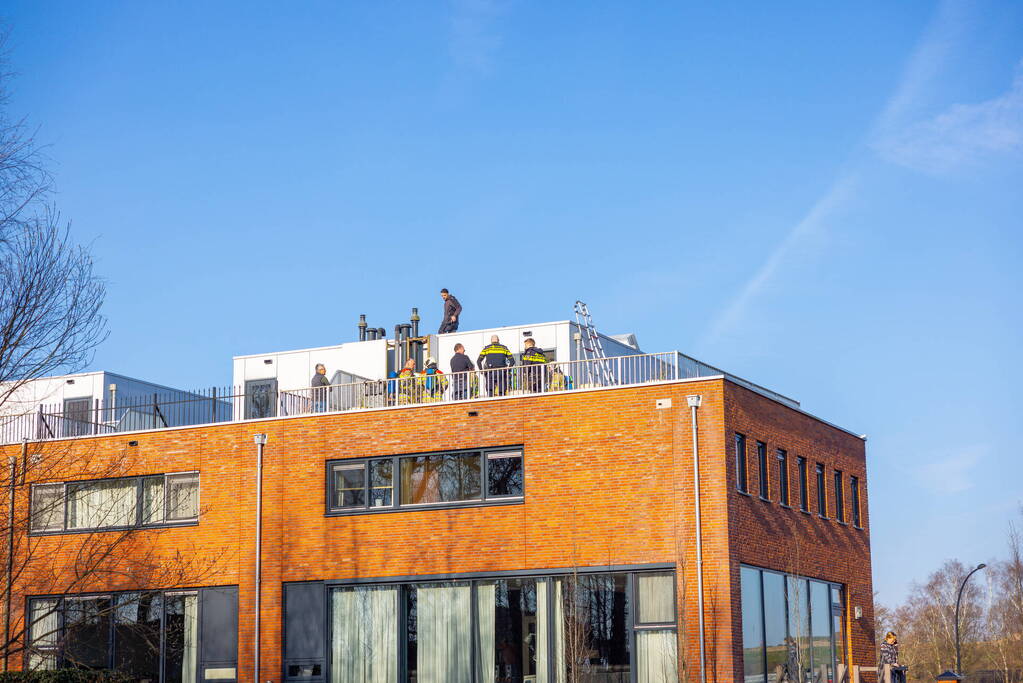 Brand in dakisolatie van woning tijdens werkzaamheden
