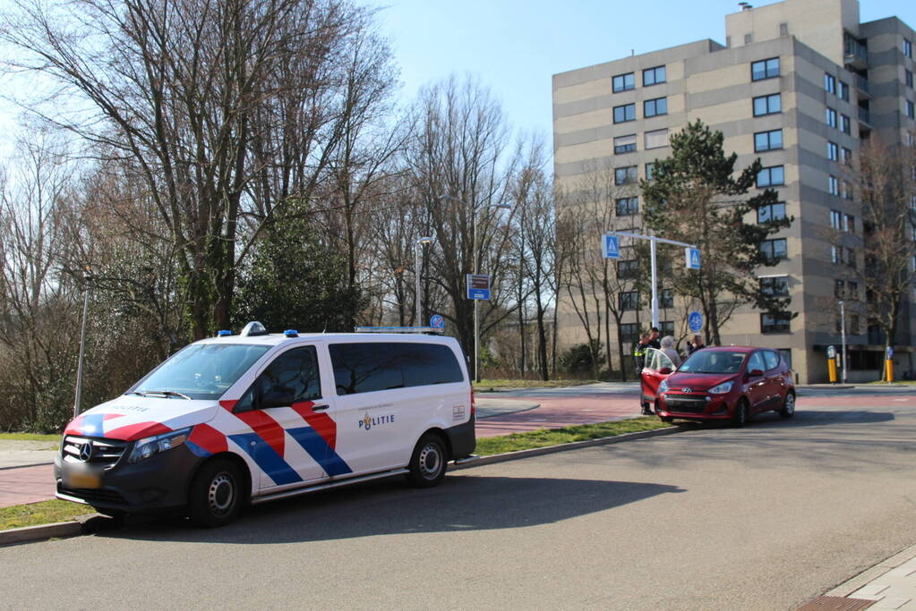 Tractor met giertank botst achterop personenauto