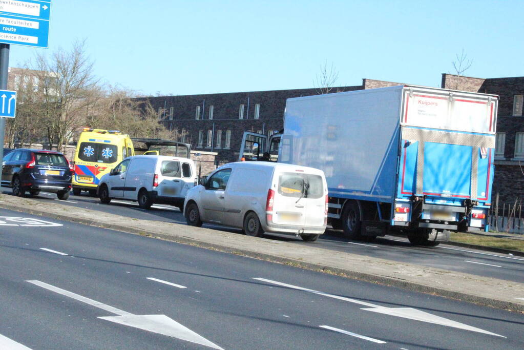 Drie voertuigen betrokken bij botsing