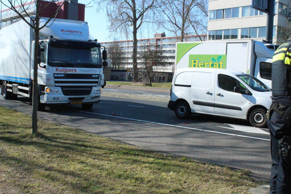 Drie voertuigen betrokken bij botsing