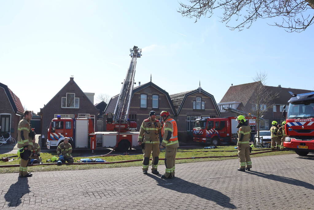Uitslaande brand richt grote schade aan in woonwijk