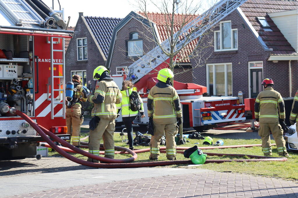 Uitslaande brand richt grote schade aan in woonwijk