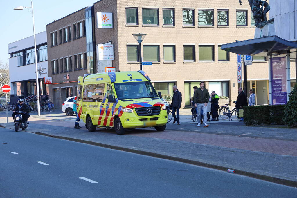 Vrouw raakt gewond bij verkeersongeval