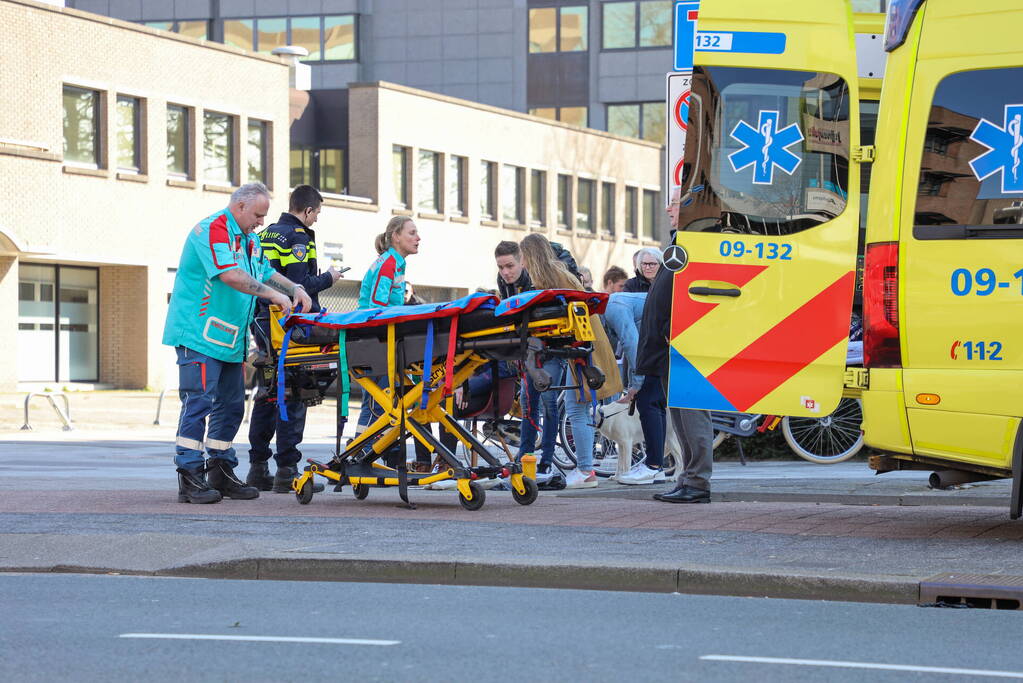 Vrouw raakt gewond bij verkeersongeval
