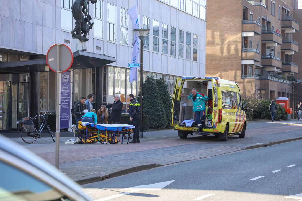 Vrouw raakt gewond bij verkeersongeval