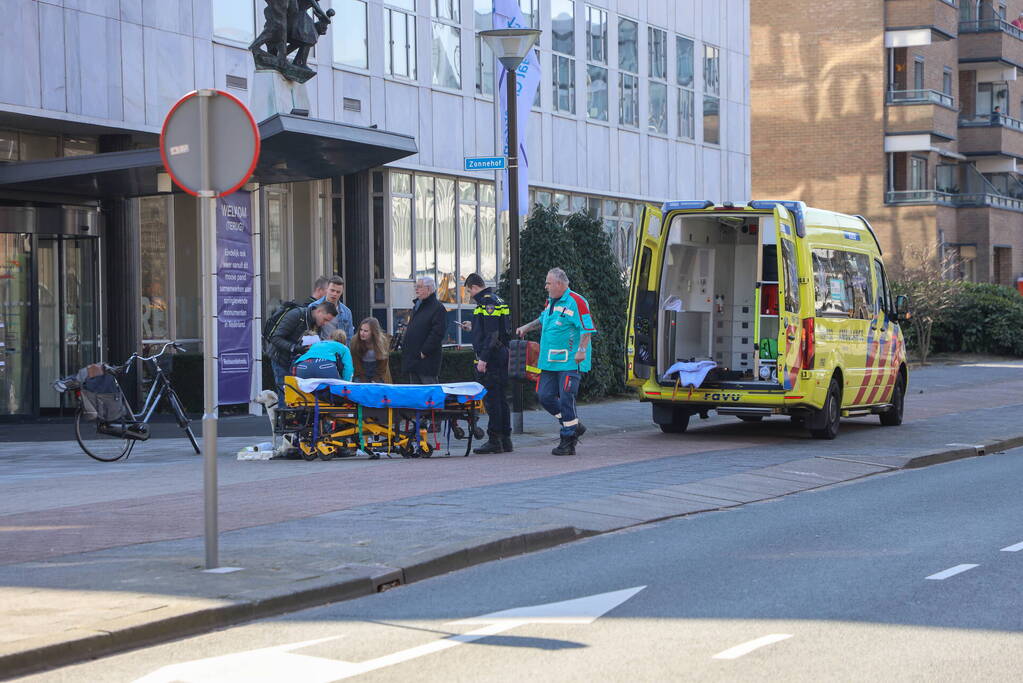 Vrouw raakt gewond bij verkeersongeval