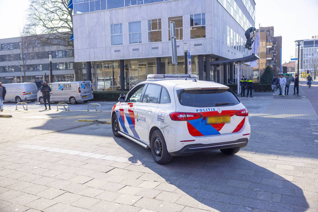 Vrouw raakt gewond bij verkeersongeval