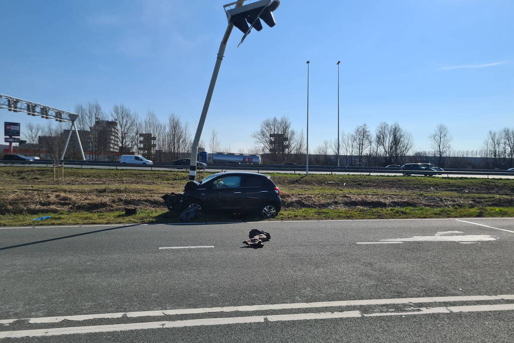 Auto total-loss na botsing op stoplicht