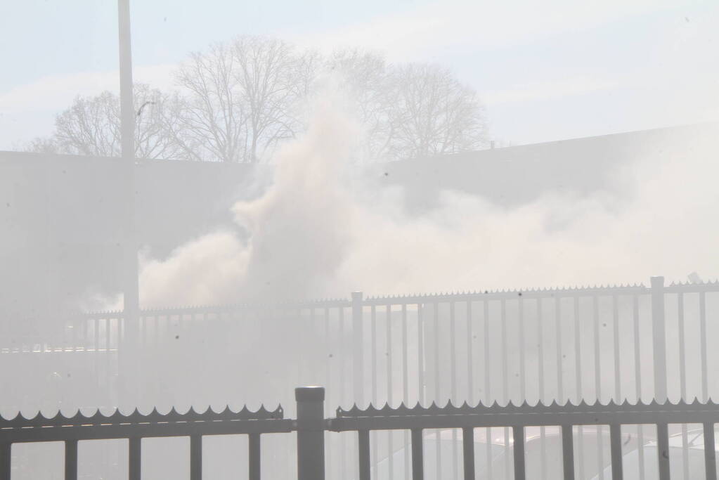 Forse rookontwikkeling bij brand in container