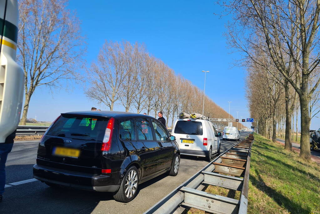 Vijf voertuigen betrokken bij botsing op snelweg
