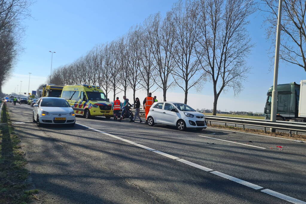 Vijf voertuigen betrokken bij botsing op snelweg