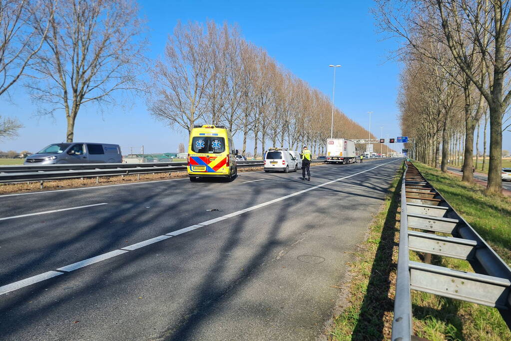 Vijf voertuigen betrokken bij botsing op snelweg