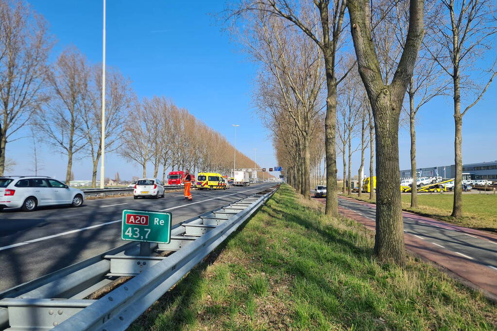 Vijf voertuigen betrokken bij botsing op snelweg
