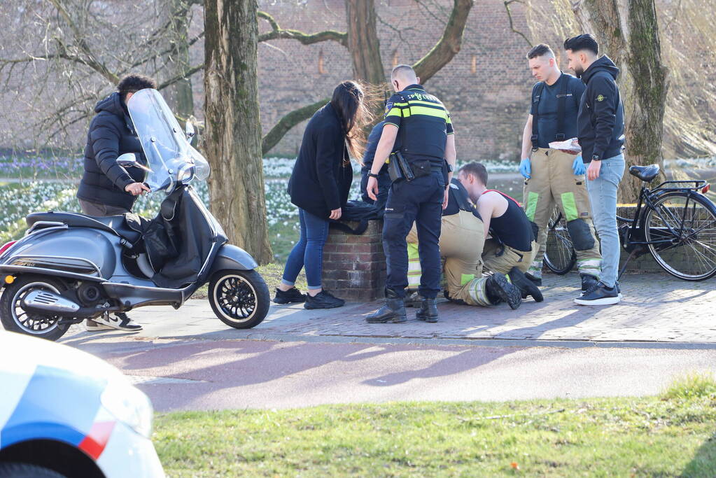 Flinke file na botsing tussen scooter en auto