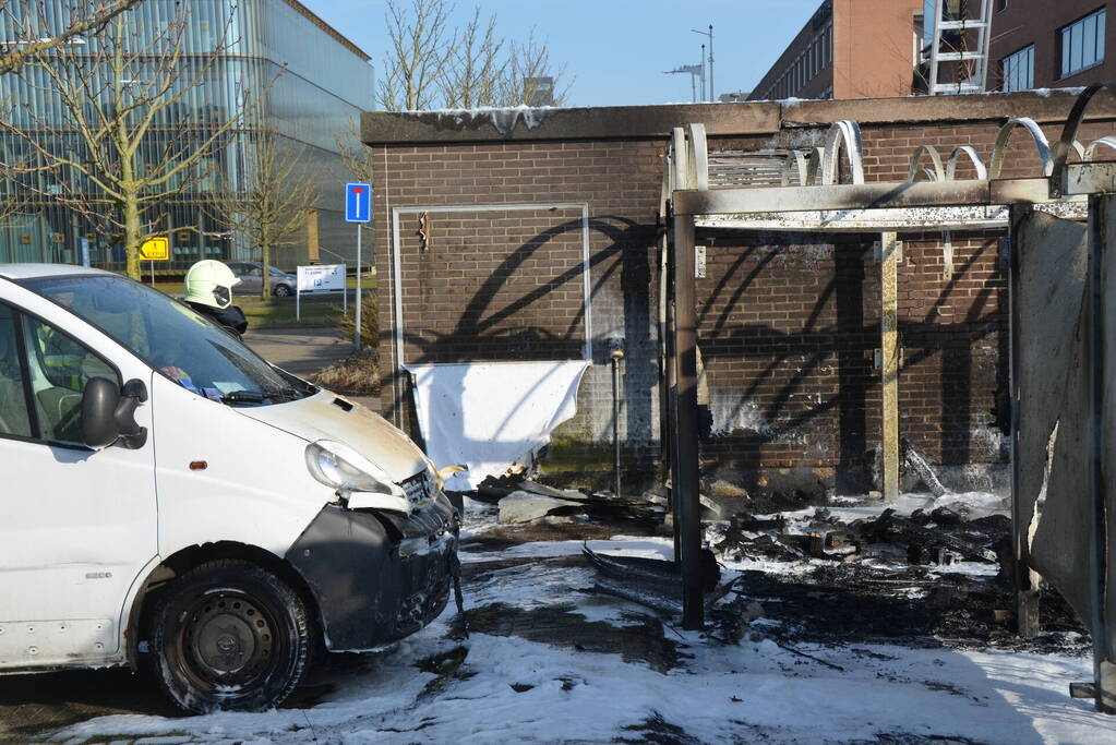 Fietsenstalling brandt uit