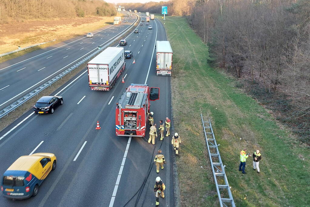 Vrachtwagen gekoeld na vastgelopen remmen