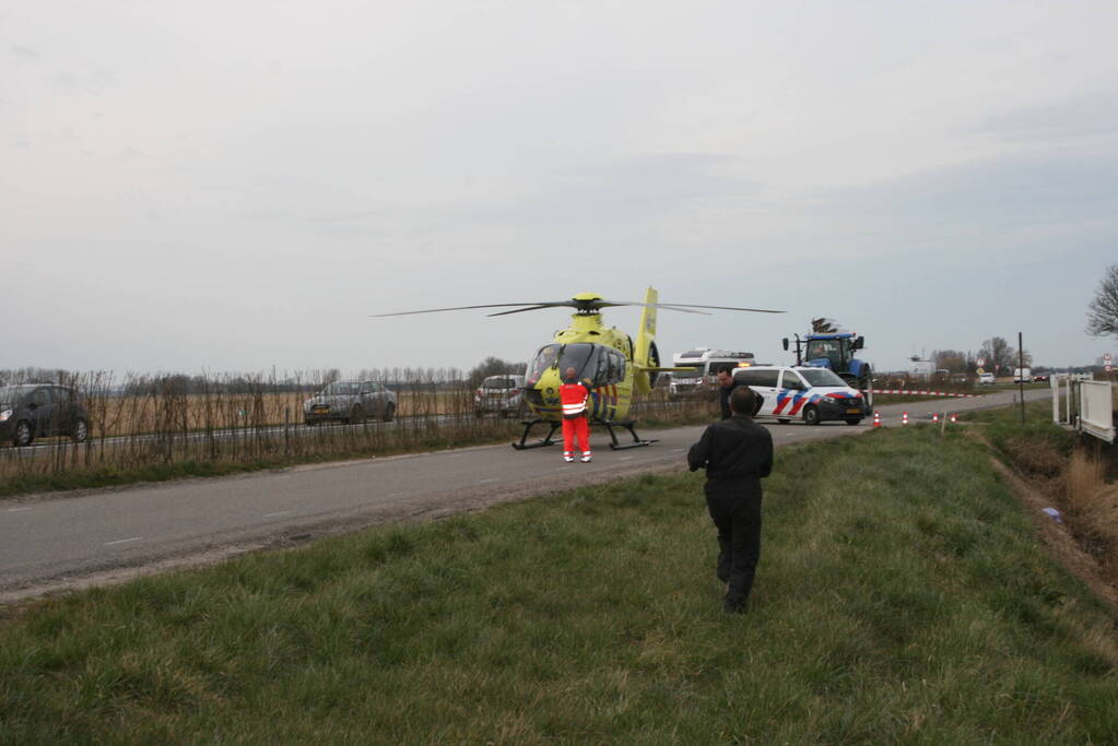 E-biker zwaargewond bij botsing met auto